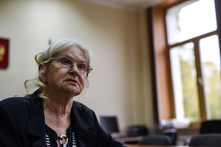 Старейший преподаватель университета Галина Пономарёва во время интервью Старейший преподаватель университета Галина Пономарёва во время интервью