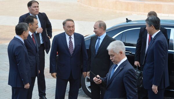 Президент РФ Владимир Путин и президент Казахстана Нурсултан Назарбаев в Астане. 4 октября 2016