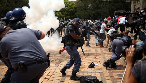 Столкновения студентов с полицией в Йоханнесбурге. 4 октября 2016
