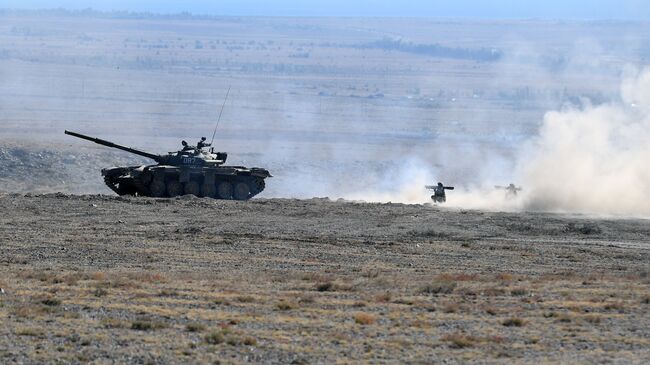 Танк Т-80 во время совместных тактических учений  стран ОДКБ Рубеж-2016. Архивное фото