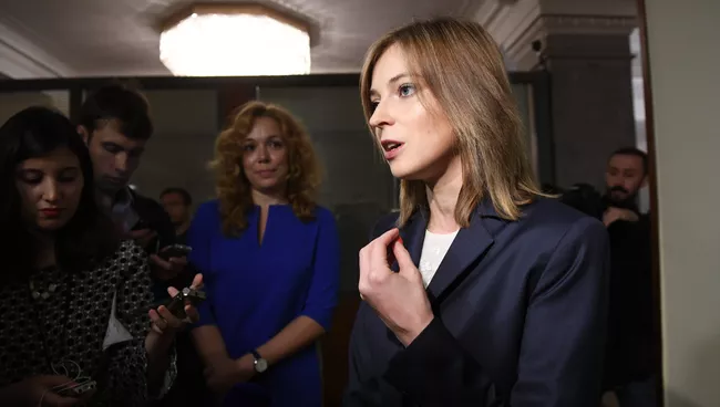 Депутат Государственной Думы РФ Наталья Поклонская перед началом первого заседания Государственной Думы РФ нового созыва. 4 октября 2016