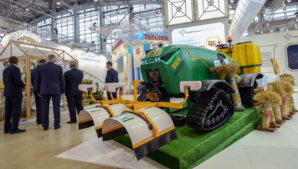 Техника для уборки зерновых компании ВИМ на 18-й Российской агропромышленной выставке Золотая осень на территории ВДНХ