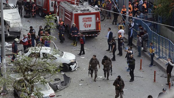 Полиция на месте взрыва в Стамбуле 6 октября 2016. Архивное фото