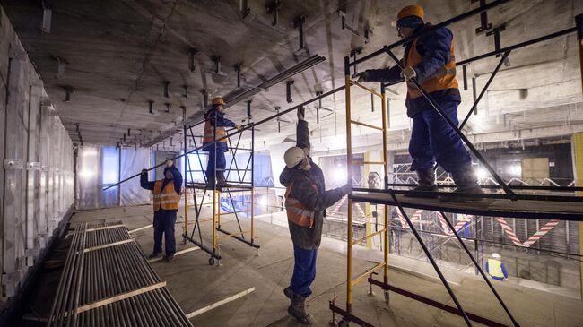 Отделочные работы на строящейся станции метро в Москве