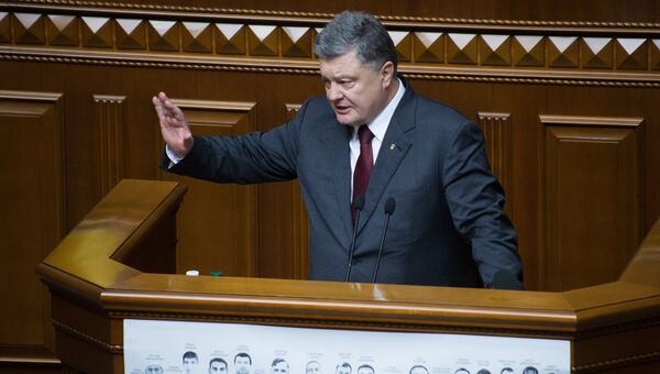 Президент Украины Петр Порошенко выступает на открытии пятой сессии Верховной рады Украины VIII созыва в Киеве