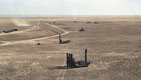 Опытно-исследовательские учения ПВО сухопутных войск Оборона-92 на полигоне Эмба. Архивное фото