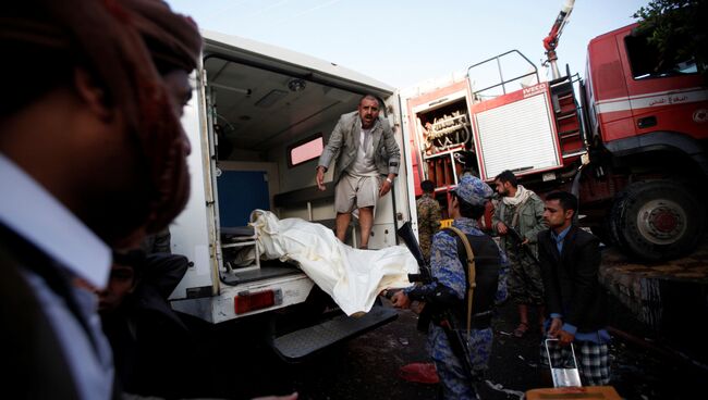 Жертвы авиаудара по траурной процессии в Йемене