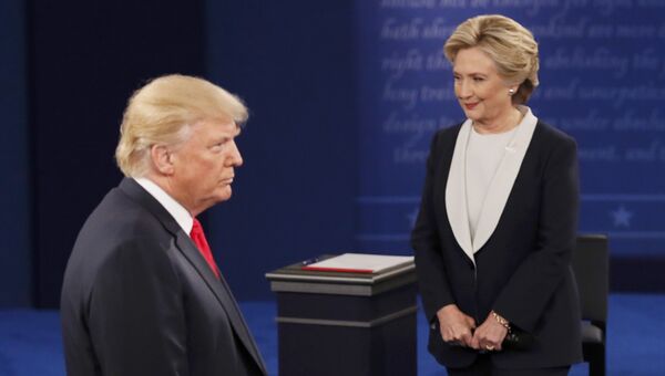 Дональд Трамп и Хиллари Клинтон на предвыборных дебатах. 10 октября 2016