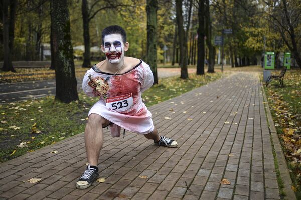 Участник Супергеройского забега в парке Сокольники в Москве