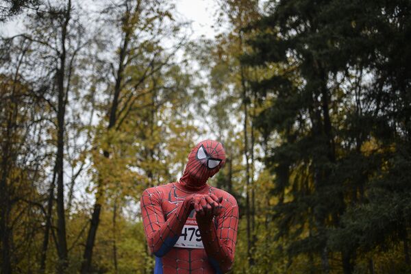 Участник Супергеройского забега в парке Сокольники в Москве