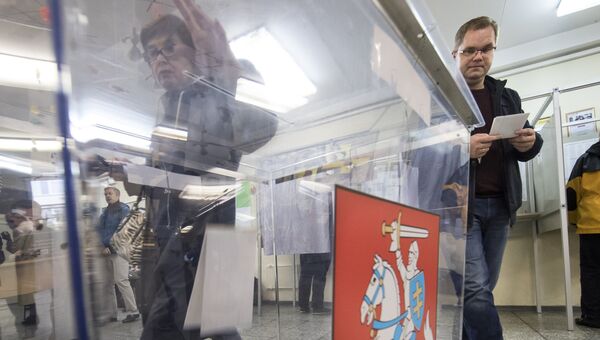 Голосование на избирательном участке в Вильнюсе, Литва. Архивное фото