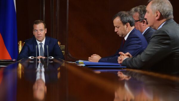 Председатель правительства РФ Дмитрий Медведев проводит совещание с вице-премьерами правительства РФ в подмосковной резиденции Горки. 10 октября 2016