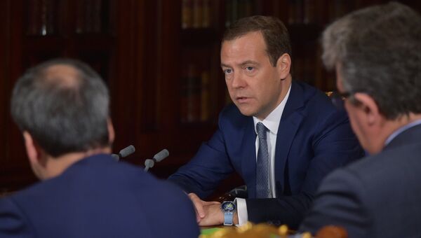 Председатель правительства РФ Дмитрий Медведев проводит совещание с вице-премьерами правительства РФ в подмосковной резиденции Горки. 10 октября 2016