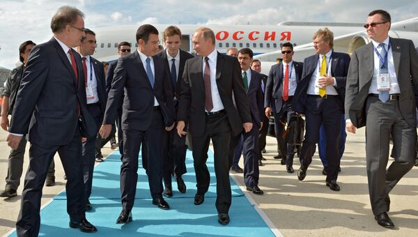 Президент РФ Владимир Путин во время встречи в международном аэропорту имени Ататюрка. 10 октября 2016