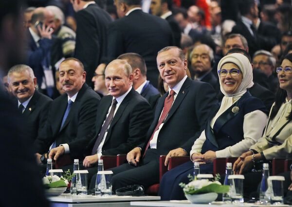 Президент РФ Владимир Путин на 23-м Мировом энергетическом конгрессе в Стамбуле