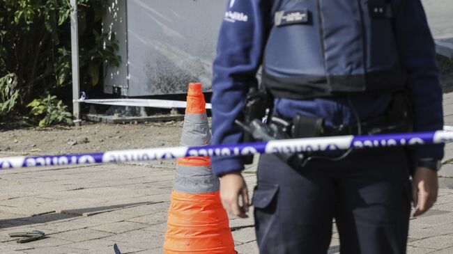 Сотрудник правоохранительных органов Бельгии на месте нападения на полицейских. Архивное фото
