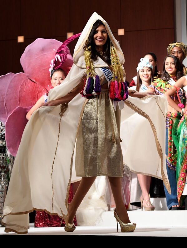 Мисс Тунис на пресс-показе конкурса Miss International Beauty Pageant в Токио