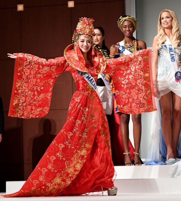 Мисс Макао на пресс-показе конкурса Miss International Beauty Pageant в Токио