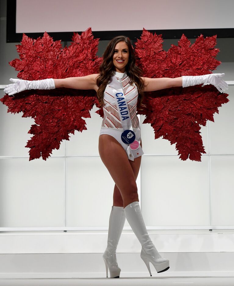 Мисс Канада на пресс-показе конкурса Miss International Beauty Pageant в Токио