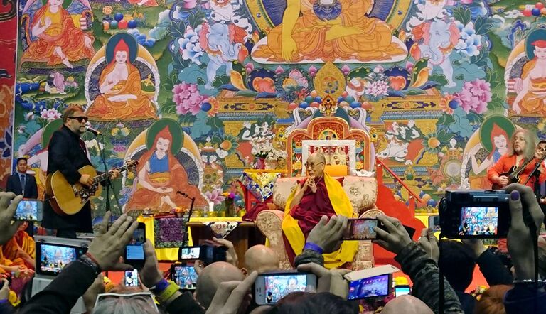 Далай-лама и музыкант Борис Гребенщиков в Риге Далай-лама и музыкант Борис Гребенщиков в Риге