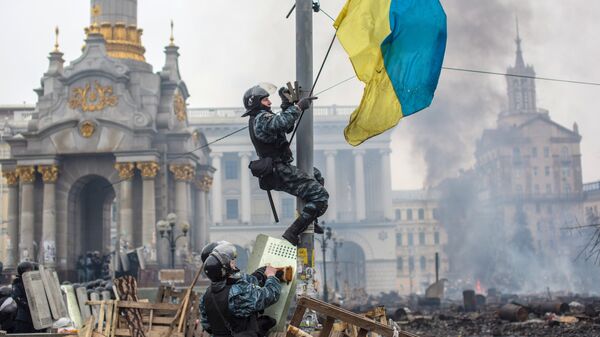 Сотрудники правоохранительных органов на площади Независимости в Киеве. Февраль 2014 года
