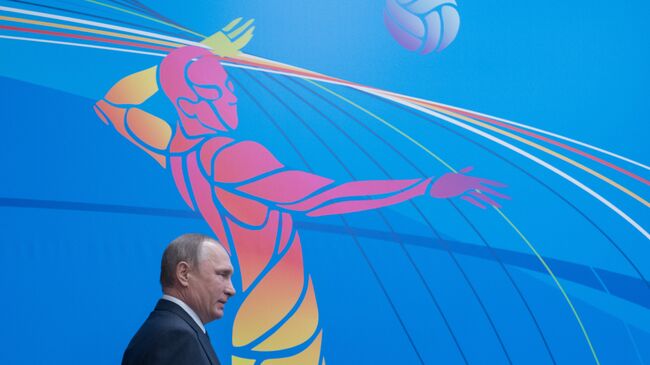 Владимир Путин перед началом заседания Совета по развитию физической культуры и спорта в Коврове. 11 октября 2016