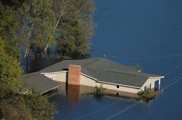 Затопленный дом после урагана Мэтью в Северной Каролине. 10 октября 2016