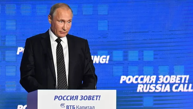 Президент РФ Владимир Путин выступает на инвестиционном форуме ВТБ Капитал Россия зовет!