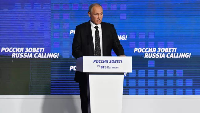 Президент РФ Владимир Путин выступает на инвестиционном форуме ВТБ Капитал Россия зовет!