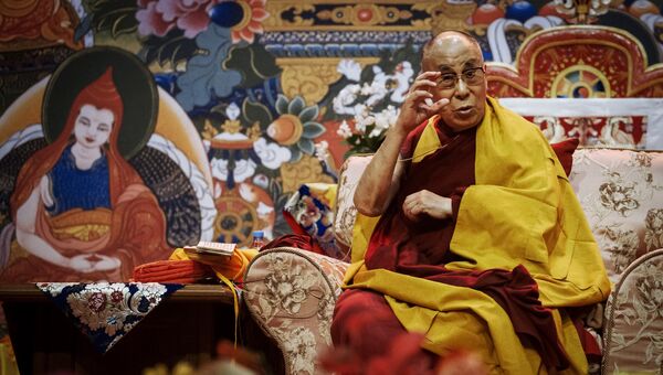 Далай-лама XIV провел лекцию в Риге