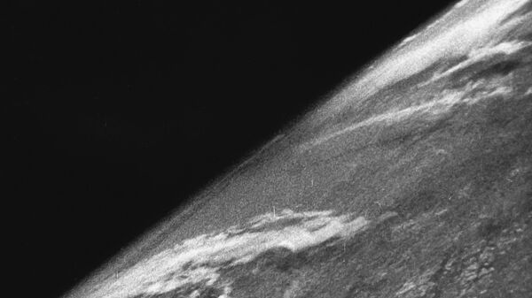 Первый снимок Земли из космоса. Архивное фото