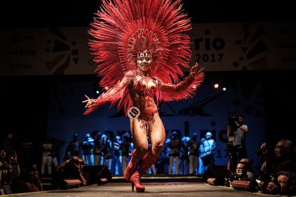Выбор королевы и короля Самбы карнавала в Рио-де-Жанейро, Бразилия