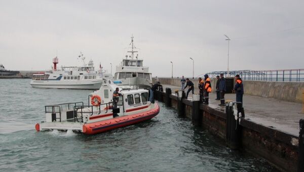 Поисково-спасательные работы по поиску пропавших членов экипажа плавучего крана, потерпевшего крушение в Черном море