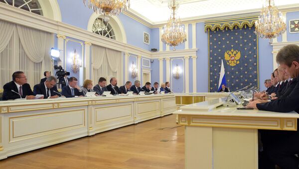 Дмитрий Медведев на заседании кабинета министров РФ. 13 октября 2016