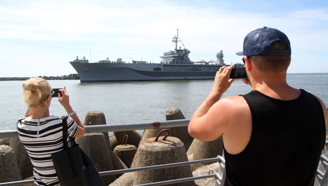 Флагманский корабль 6-го флота США USS Mount Whitney в порту Клайпеды. Июнь 2016 года