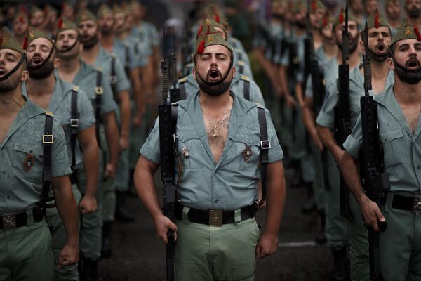 Члены подразделения La legion во время парада в Мадриде