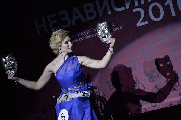 Участница конкурса Мария Каширина выступает в финале 7-го конкурса красоты Мисс Независимость - 2016 в Москве