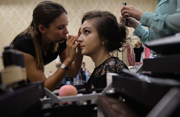 Участница конкурса Елена Семакина готовится к финалу 7-го конкурса красоты Мисс Независимость - 2016 в Москве