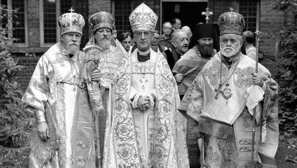 Делегация Русской православной церкви во главе с митрополитом Николаем Крутицким в Лондоне. 1945 год
