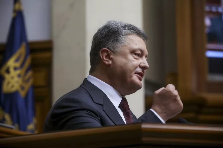 Президент Украины Петр Порошенко выступает на открытии пятой сессии Верховной рады Украины Президент Украины Петр Порошенко выступает на открытии пятой сессии Верховной рады Украины