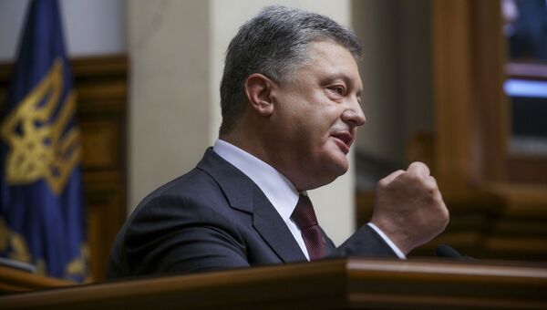 Президент Украины Петр Порошенко выступает на открытии пятой сессии Верховной рады Украины