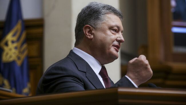 Президент Украины Петр Порошенко выступает на открытии пятой сессии Верховной рады Украины. Архивное фото