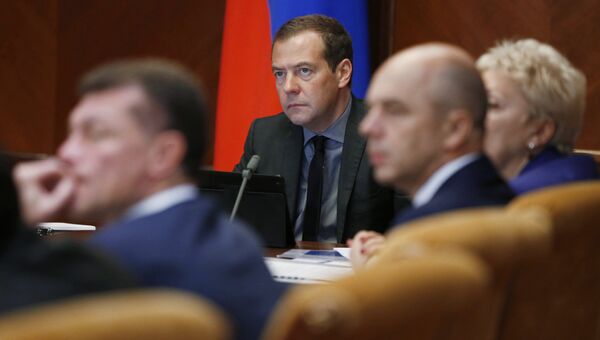 Председатель правительства РФ Дмитрий Медведев проводит селекторное совещание по вопросам обучения. 14 октября 2016