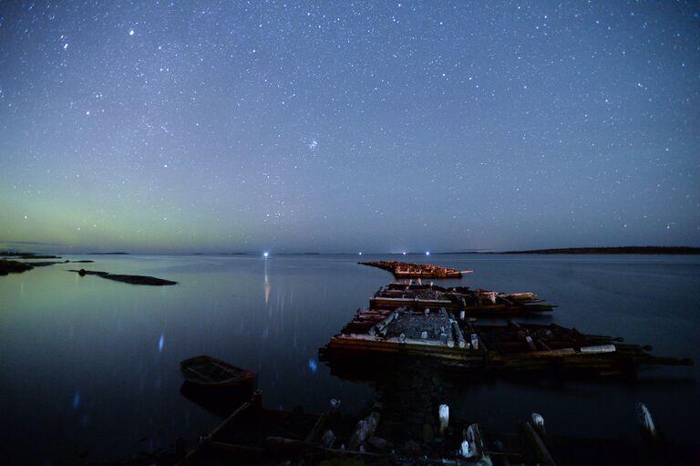 Северное сияние на берегу Белого моря. Кемь, посёлок Рабочеостровск