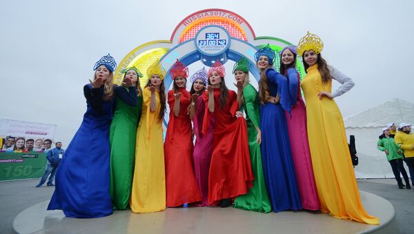 Запуск часов обратного отсчета перед Всемирным фестивалем молодежи и студентов на Воробьевых горах в Москве. 14 октября 2016