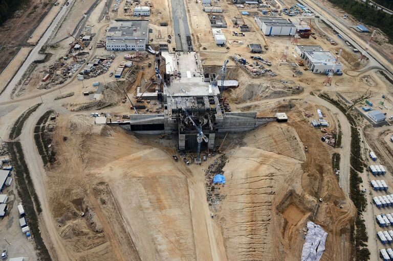 Вид с борта вертолета на строительную площадку космодрома Восточный