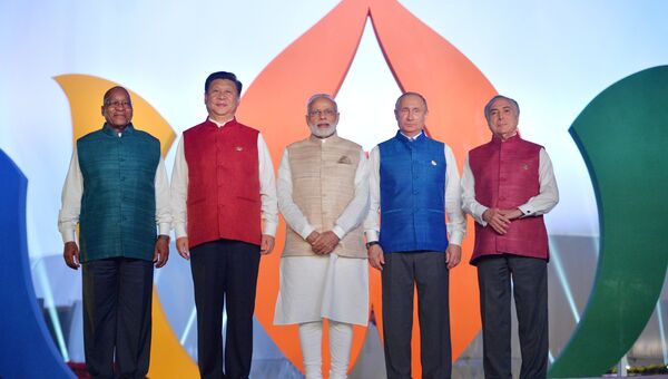 Совместное фотографирование лидеров БРИКС в индийской национальной одежде