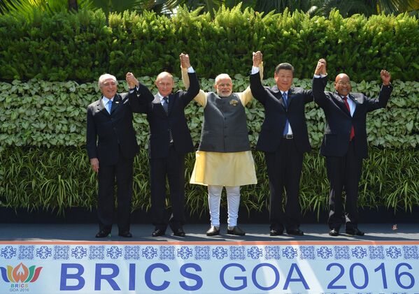 Церемония фотографирования лидеров стран БРИКС в отеле Taj Exotica индийского штата Гоа