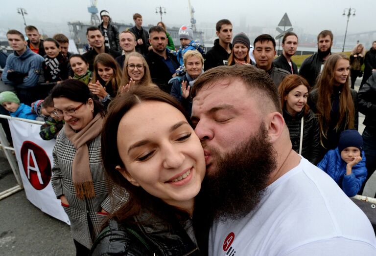 Участник чемпионата Дальнего Востока по силовому экстриму Сильнейший человек Дальнего Востока - 2016 во Владивостоке