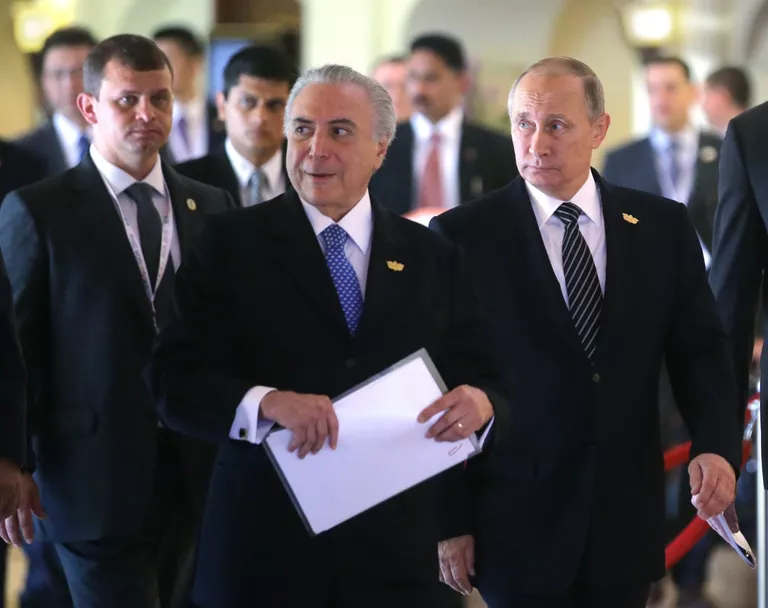 Президент РФ Владимир Путин и президент Бразилии Мишел Темер на саммите лидеров стран БРИКС Президент РФ Владимир Путин и президент Бразилии Мишел Темер на саммите лидеров стран БРИКС